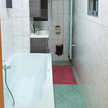 Suiteable Living - Geraeumig - Balkon - Parkplatz * Neukieritzsch